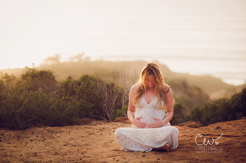 Gorgeous maternity photos in the Torrey Pines Nature preserve.